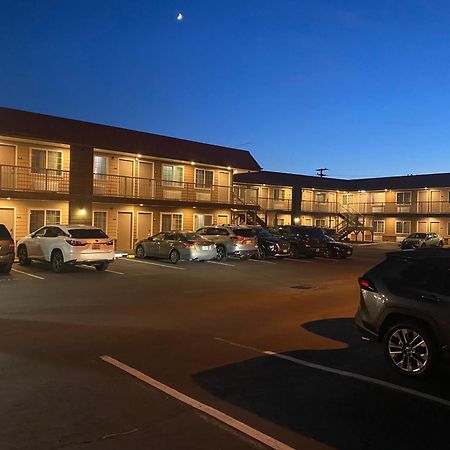 Days Inn By Wyndham Newport Or Exterior foto