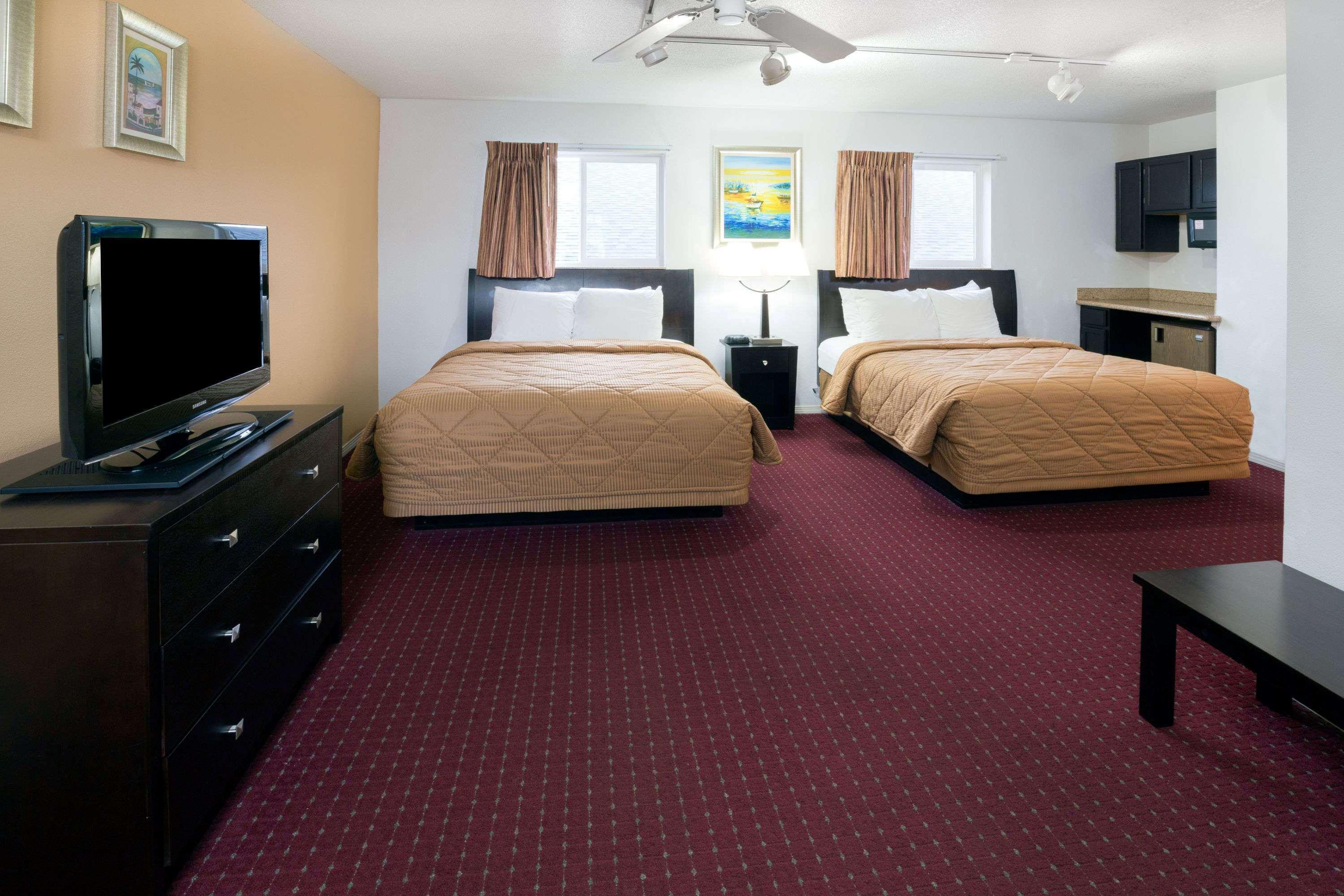 Days Inn By Wyndham Newport Or Exterior foto