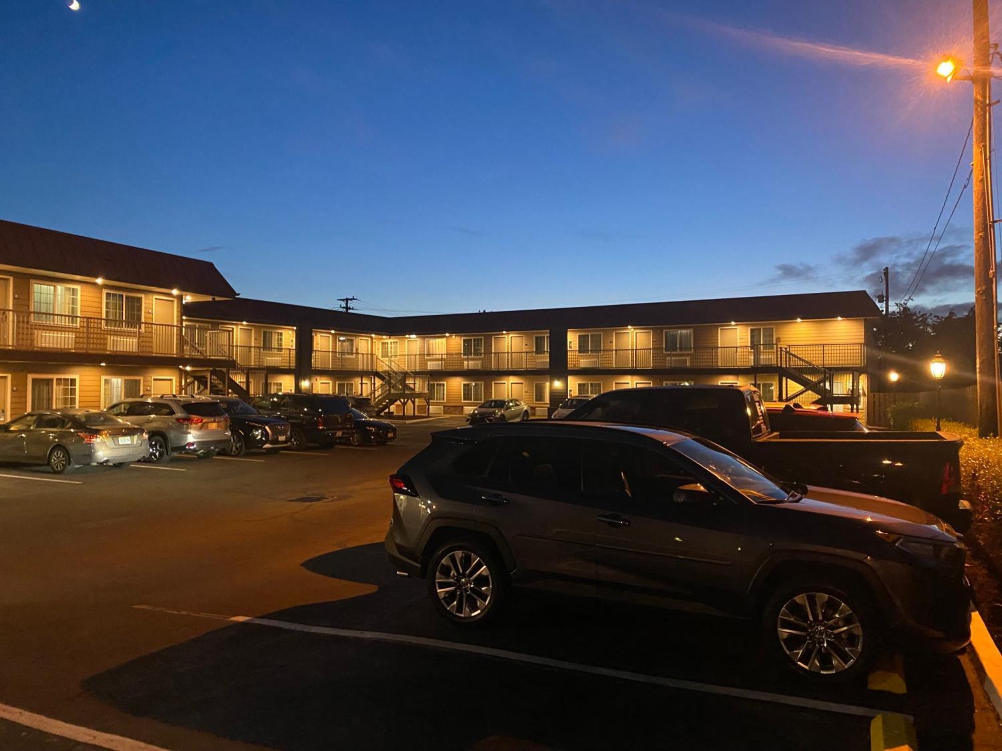 Days Inn By Wyndham Newport Or Exterior foto